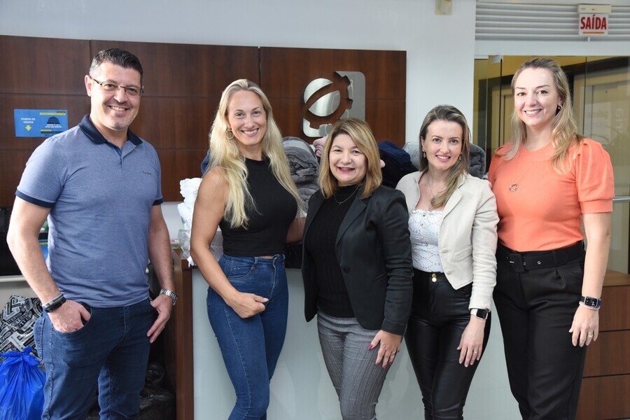 nucont-aemflo-cdl-sao-jose-realiza-doacoes-a-campanha-do-agasalho-2023-do-crcsc
